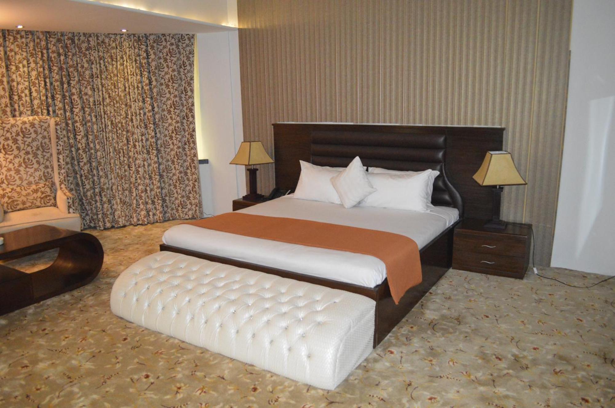 Fort Continental Hotel 페샤와르 외부 사진