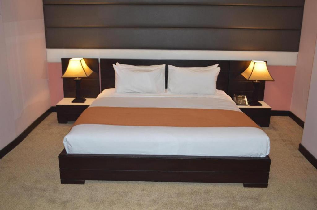 Fort Continental Hotel 페샤와르 외부 사진