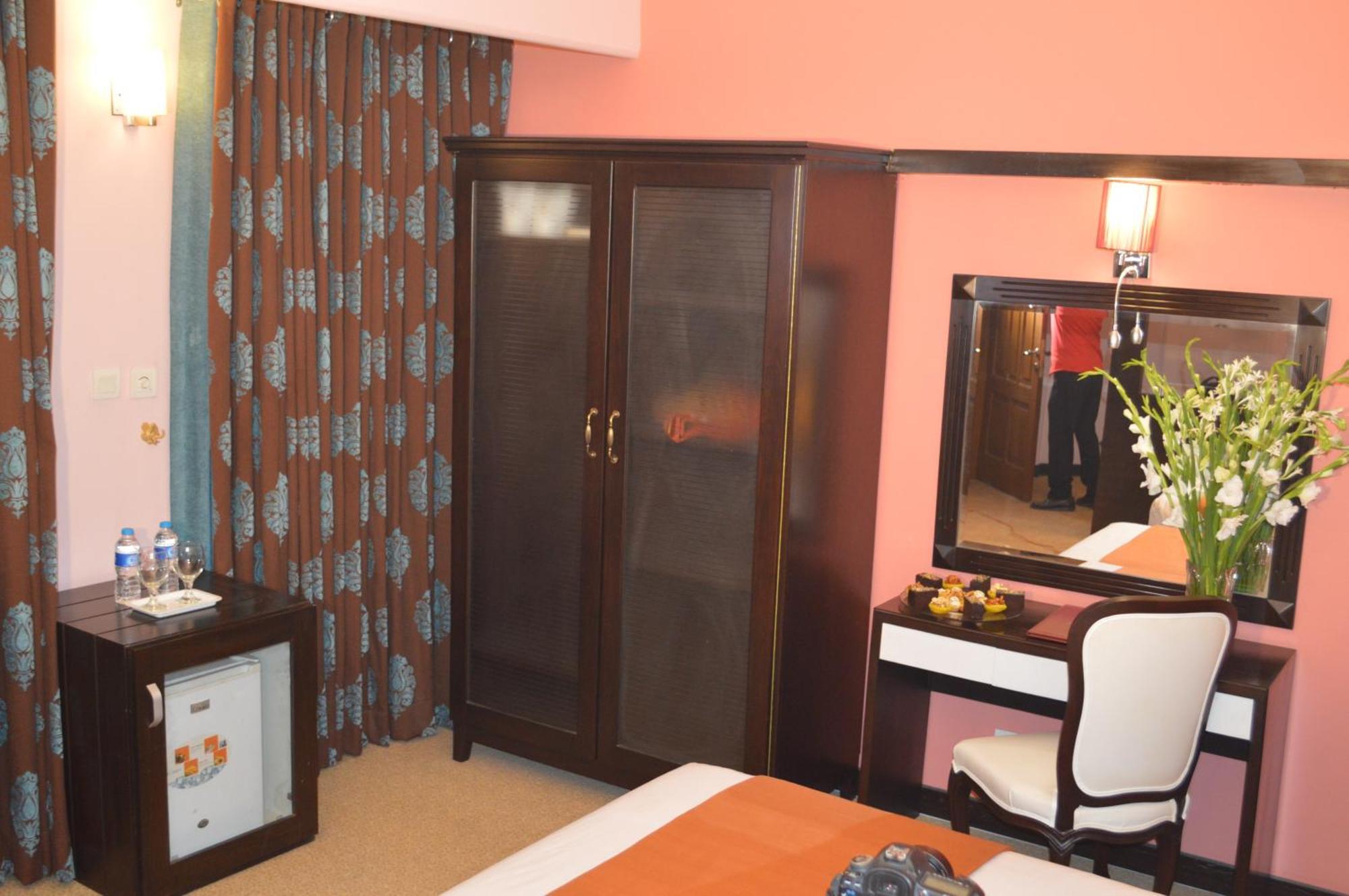 Fort Continental Hotel 페샤와르 외부 사진