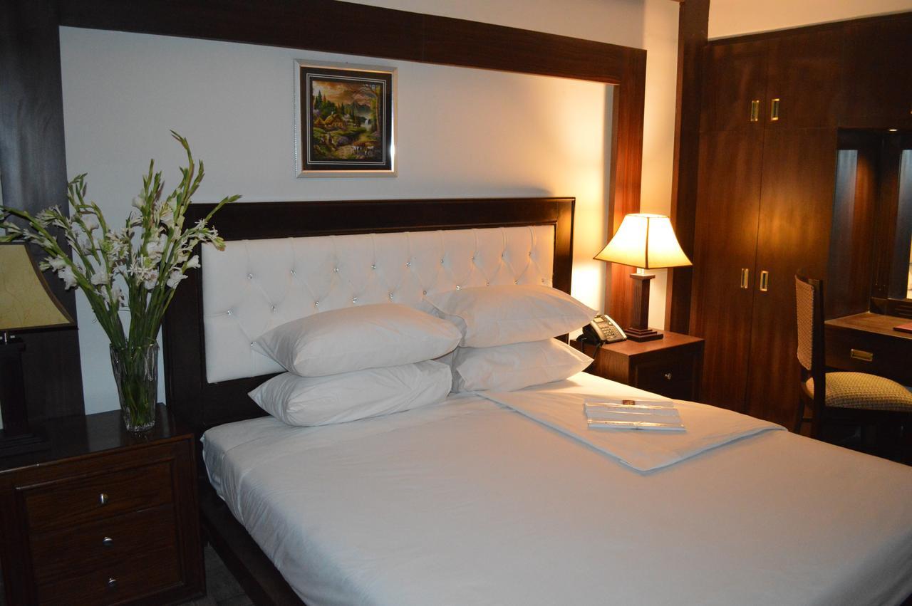 Fort Continental Hotel 페샤와르 객실 사진